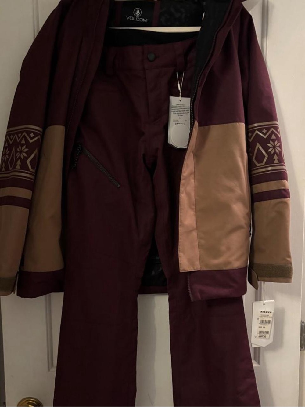 Volcom Women’s Burgundy and Tan Ski Jacket and Pants